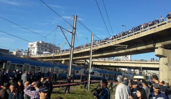 Le train de la SNTF déraille.