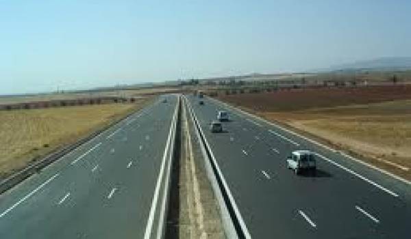 L'autoroute Est-Ouest a dépassé les standards internationaux en terme de budget.