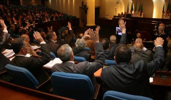 Des députés grassement payés pour dire oui veulent encore plus.