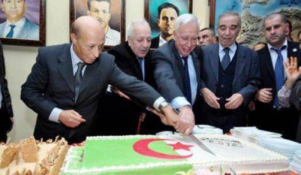 L'Algérie est un gâteau que se partagent les tenants du pouvoir sous le regard des héros de la Révolution.