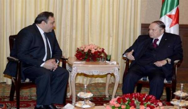 Le chef de l'Etat avec l'ambassadeur égyptien.