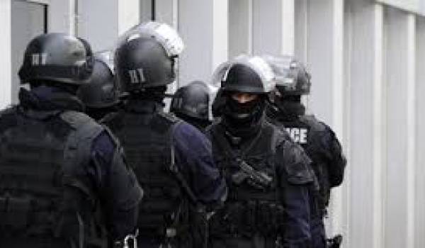 Deux prises d'otages ont lieu actuellement en France.