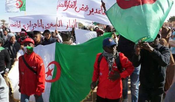 Solidaires des manifestants d'In Salah opposés gaz de schiste.