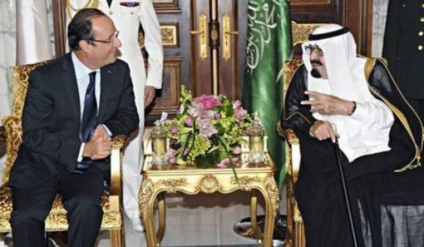 François Hollande avec le roi Abdellah d'Arabie saoudite, un des pays les plus intégristes du monde.
