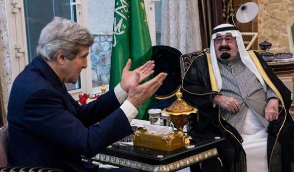 John Kerry et le défunt roi d'Arabie saoudite.