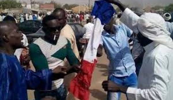 Les Nigériens ont manifesté violemment contre les intérêts français.