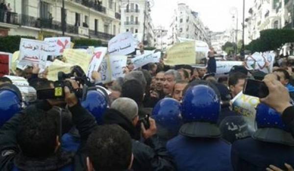 Des milliers de policiers ont été déployés à Alger.