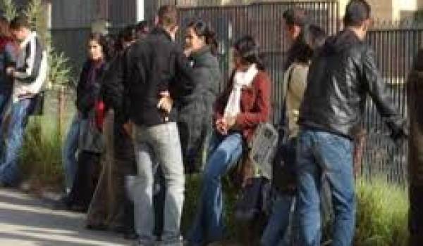 Des milliers d'étudiants algériens vivent dans des conditions très précaires en France.