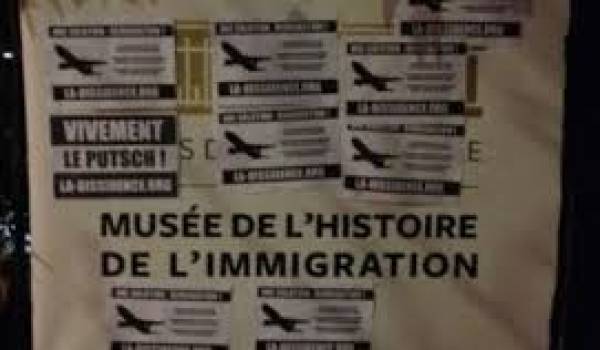 Des tags racistes ont été inscrits sur les murs du musée.