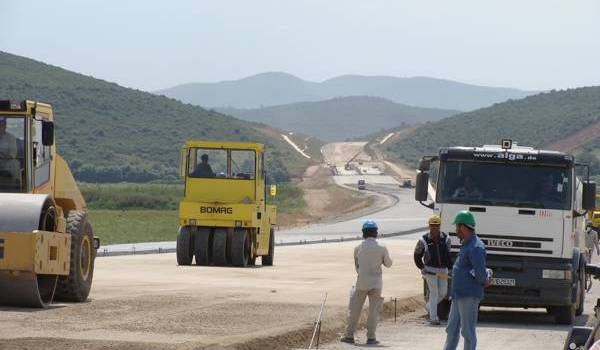 Le chantier pharaonique de l'autoroute est l'exemple même de la médiocrité et de l'incompétence.