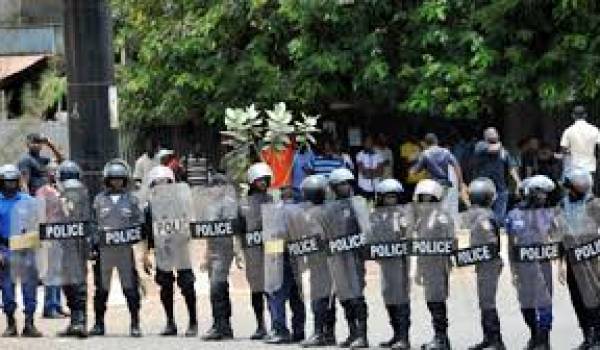 Les policiers guinéens sont accusés d'utiliser des méthodes violentes.
