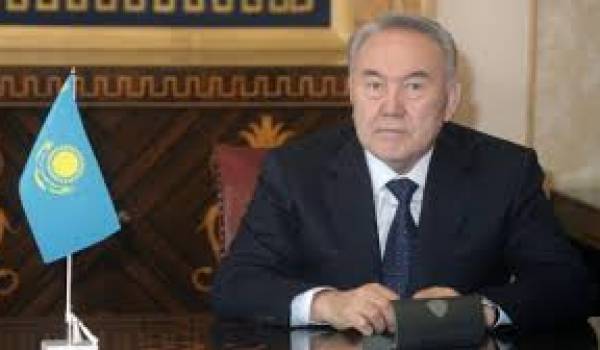 Noursoultan Nazarbaïev , potentat kazakh.