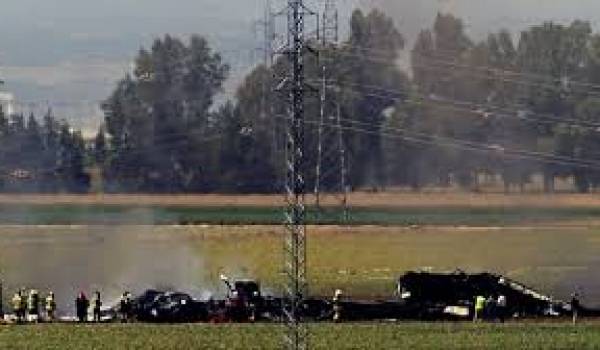 Quatre des six personnes qui se trouvaient à bord ont été tuées, les deux autres sont grièvement blessées.