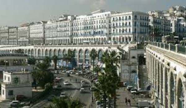 Alger étouffe. 