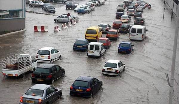 L'urbanisation anarchique et les inondations dégradent sérieusement l'espace urbain.