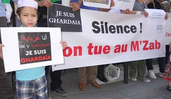 Sit-in de soutien des Mozabites devant l'ambassade d'Algérie en France.