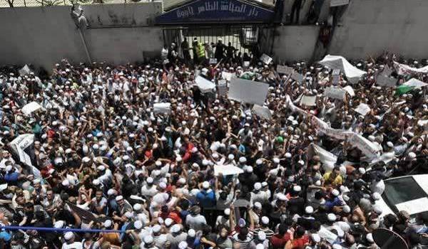 Des centaines de Mozabites ont manifesté mercredi à Alger.