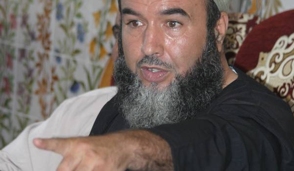 Madani Mezrag exige qu'on oublie les crimes terroristes de la décennie rouge.