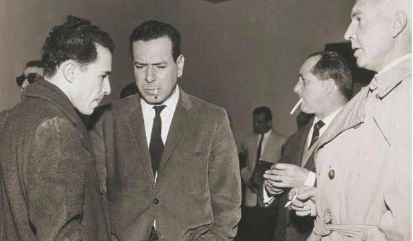 Jean Amrouche avec Mohamed Benyahia, SG du GPRA, le journaliste Jean Daniel et l’écrivain Jules Roy, à Tunis en 1961. 