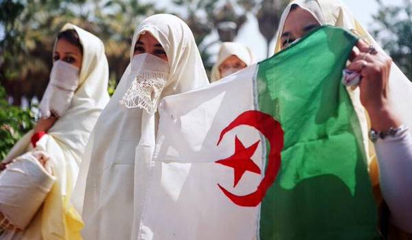 Les destins des dirigeants ne doit pas se confondre avec celui de l'Algérie et son peuple. 