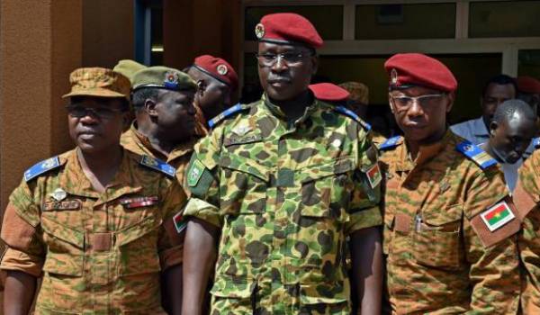 Le lieutenant-colonel Isaac Zida devenu premier ministre libéré par les putschistes