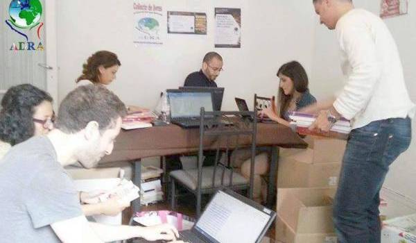 Des ouvrages et outils pédagogiques acheminés par Adra sont retenus par la douane algérienne au grand dam des associations.