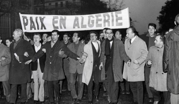 Plusieurs milliers d'Algériens ont été réprimés et arrêtés en octobre 1961.