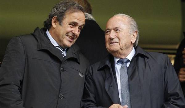 Platini, un ambitieux et Blatter, un président affairiste dans la tourmente.