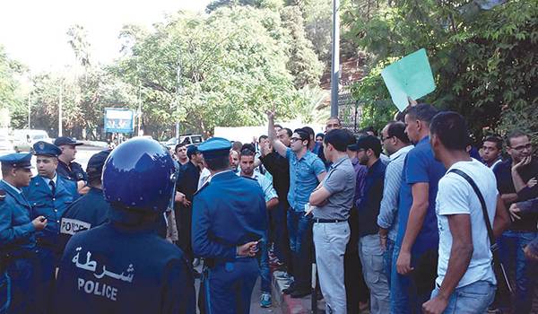 Le sit in des journalistes d'El Watan TV à Alger a été réprimé par la presse.