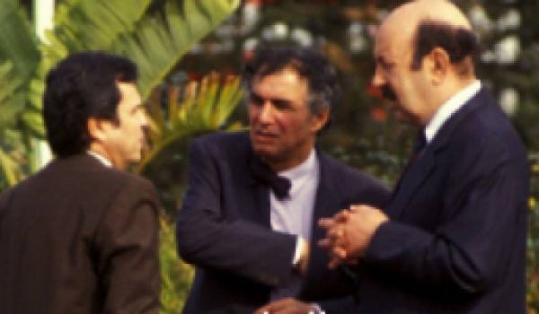 Le général Toufik (de dos) avec Sid Ahmed Ghozali et le général Belkheir. Photo prise au début des années 90