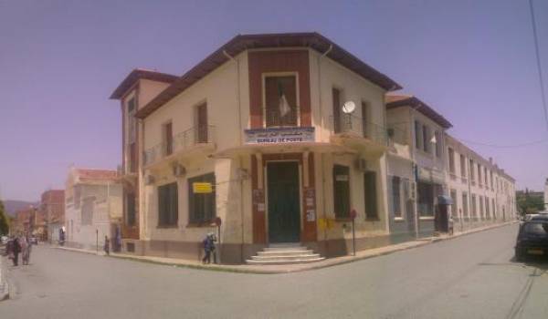 Le bureau de Poste de Batna.