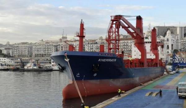 Le port d'Alger est saturé. L'urgence d'une nouvelle infrastructure portuaire se fait sentir.