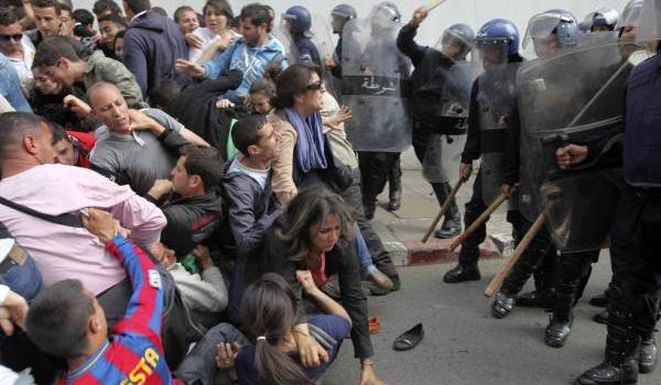 Malgré la levée de l'état d'urgence, toutes les manifestations sont interdites par les autorités.