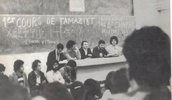 Un cours de tamazight à Tizi-Ouzou, du temps de l'autoritarisme du parti unique.