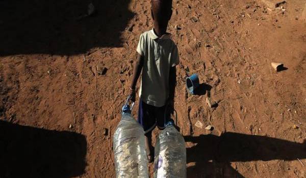 Plus d'un tiers de l'humanité soit plus de 2 milliards d'habitants survivent avec moins de 5 litres d'eau par jour