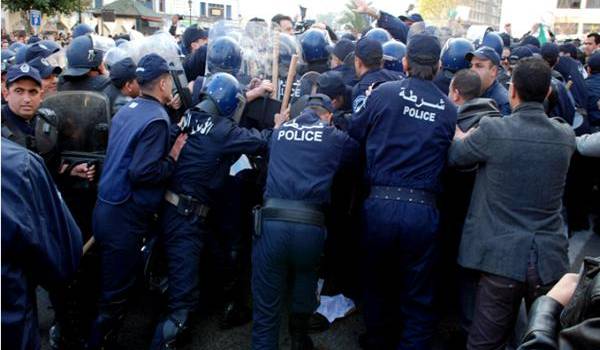 Le dernier mouvement des contractuels a été violemment dispersé par la police.