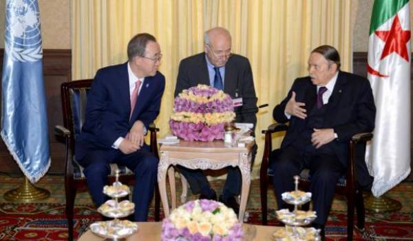 Abdelaziz Bouteflika recevant Ban Ki Moon.