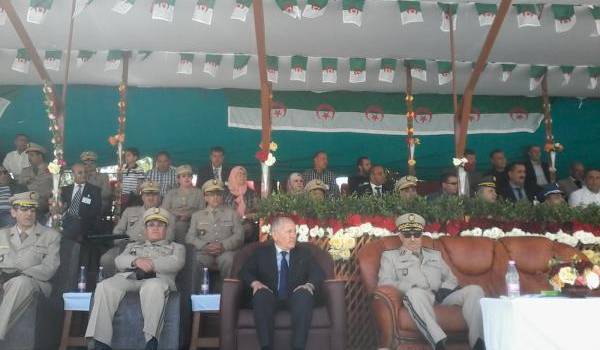 L'état-major de la 5e région militaire avec le wali Sallamani