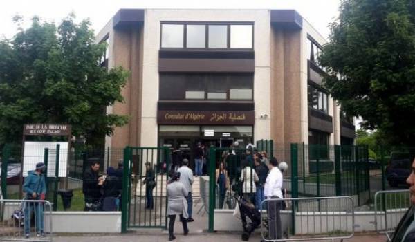 Le consulat d'Algérie à Vitry va ouvrir les dimanches pour faire face à l'afflux.