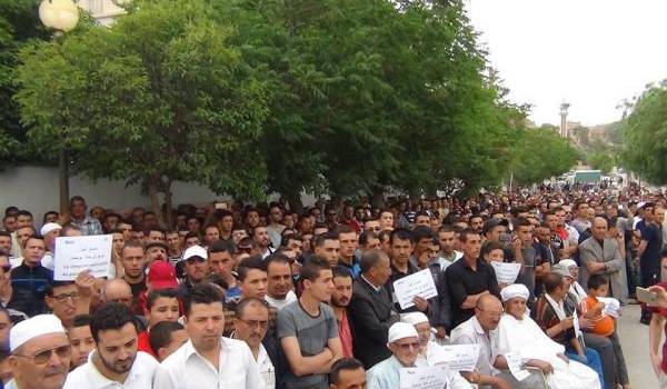 Rassemblement contre la cimenterie.