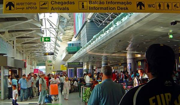 L'aéroport de Lisbonne.