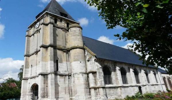 le prêtre, trois religieuses et deux fidèles pris en otage dans une église.