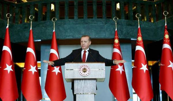 Face à l'UE, le président Turc exerce un chantage à peine voilé au déferlement des réfugiés