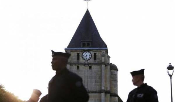 Les services de sécurité ont très vite intervenu après la prise d'otages mercredi dans cette église de Normandie.