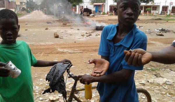 Les forces de l'ordre ont tiré à l'arme de guerre contre les manifestants.