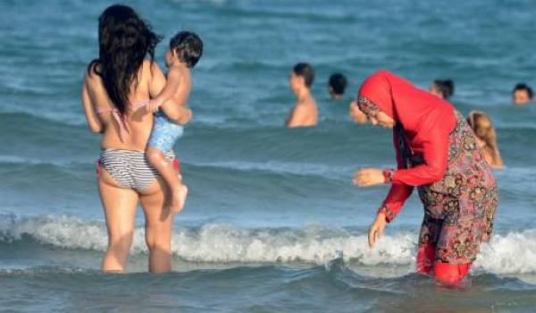 Le port du burkini exacerbe les tensions en France. 