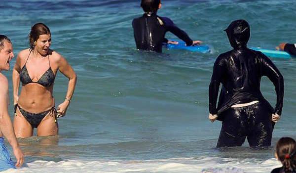 Le maire de Cannes interdit la baignade en burkini sur les plages cannoises
