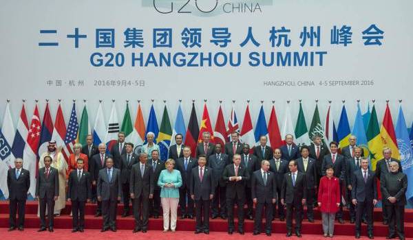 Les membres du G20 posent pour la photo traditionnelle.