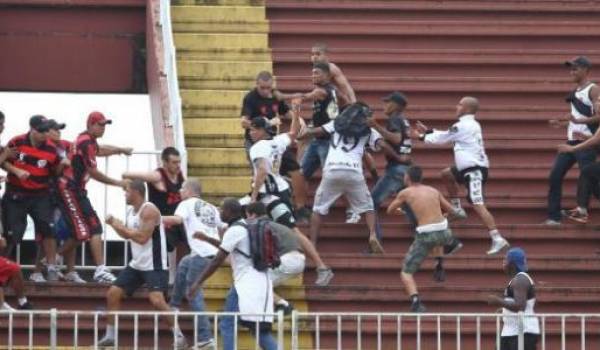 La violence est devenue consubstancielle au football algérien.