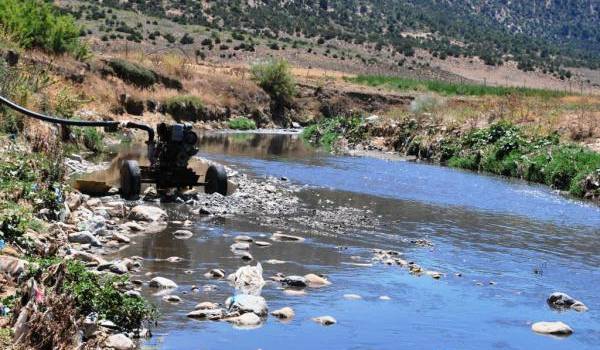 Des pompes pour irriguer des cultures avec des eaux usées.